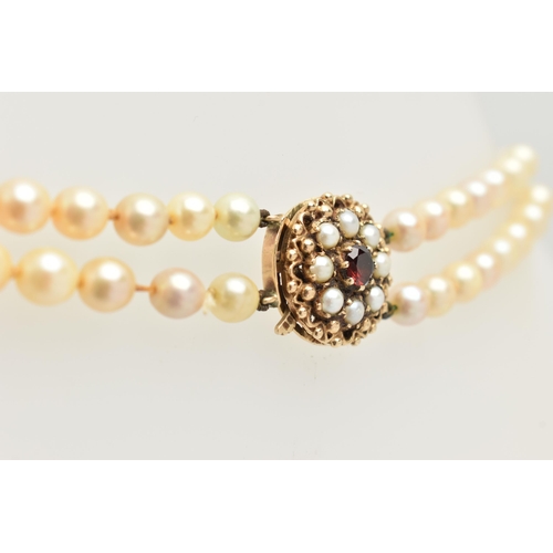 401 - A 9CT GOLD CULTURED PEARL NECKLACE, a double strand necklace of graduated white pearls with cream un... 