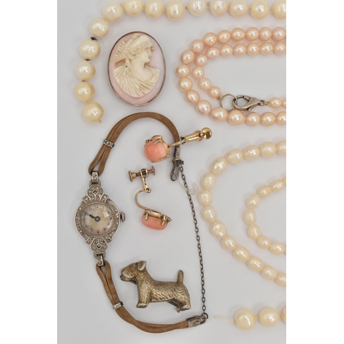 403 - A SMALL ASSORTMENT OF JEWELLERY, to include a cultured pearl and carved coral necklace, with yellow ... 