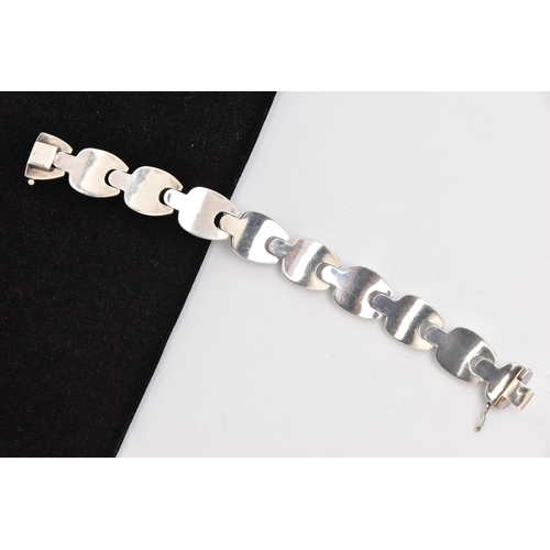 465 - A WHITE METAL BRACELET, a chunky fancy link bracelet, fitted with an integrated push pin clasp, appr... 