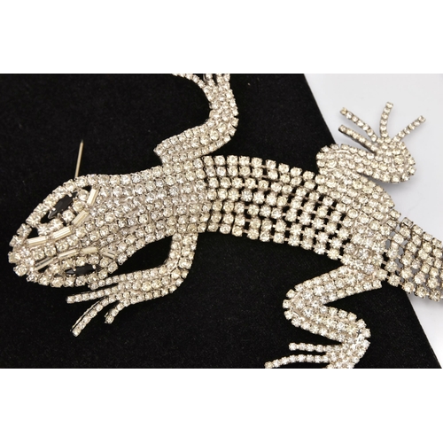 468 - A LARGE 'BUTLER & WILSON' LIZARD BROOCH, paste set lizard with black eyes, fitted with one brooch pi... 