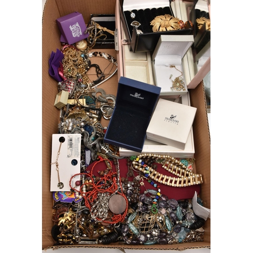 520 - A BOX OF ASSORTED COSTUME JEWELLERY AND ITEMS, to include a gold tone 'Monet' floral brooch, chains,... 