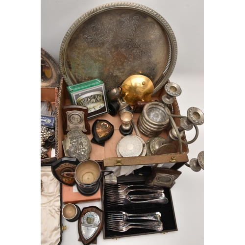 522 - A BOX OF ASSORTED SILVER AND WHITE METAL WARE, to include a silver 1 1/2 oz hip flask, screw down do... 