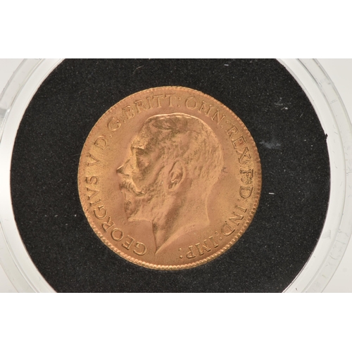 534 - A BOXED GEORGE V 1914 GOLD HALF SOVEREIGN COIN 22ct 19.3mm 3.98g