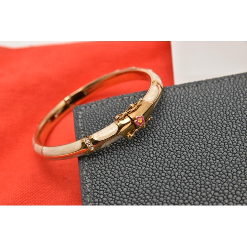 542 - A 'HESTER VAN EEGHEN' PURSE AND A 'LAUREN G ADAMS' BANGLE, Fishy Ray Grey-Light purse with additiona... 