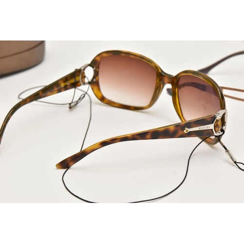 543 - TWO PAIRS OF LADIES SUNGLASSES, the first a pair of Gucci GG 3132/S 791CC 57 18 125, tortoiseshell g... 