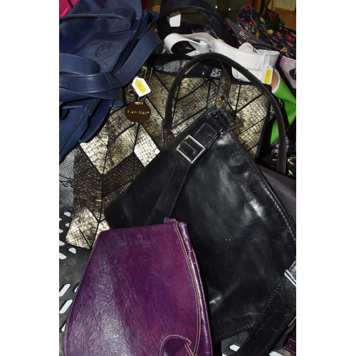 944 - ONE BOX AND LOOSE MODERN TRAVEL AND TOTE BAGS, maker's names include M&S, Jobis, Firetrap, Cavalli, ... 