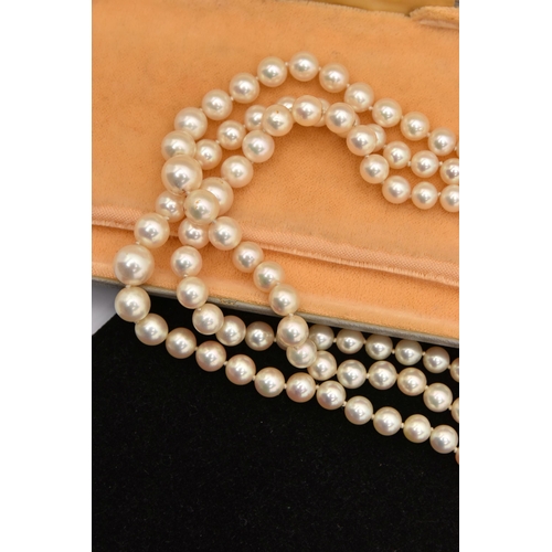 415 - A THREE STRAND CULTURED PEARL NECKLACE, three strands of individually knotted, graduated cream pearl... 