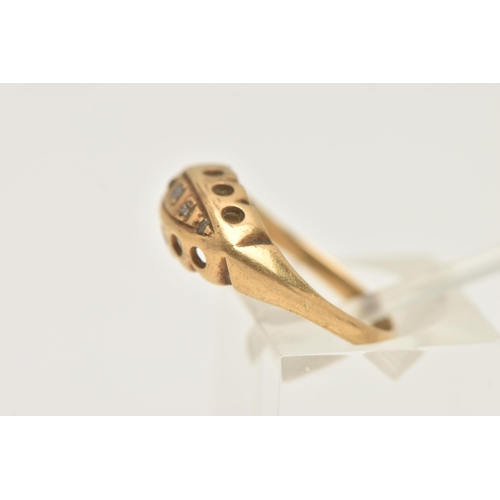 467 - AN EARLY 20TH CENTURY 18CT GOLD DIAMOND BOAT RING, set with five rose cut diamonds, open work galler... 