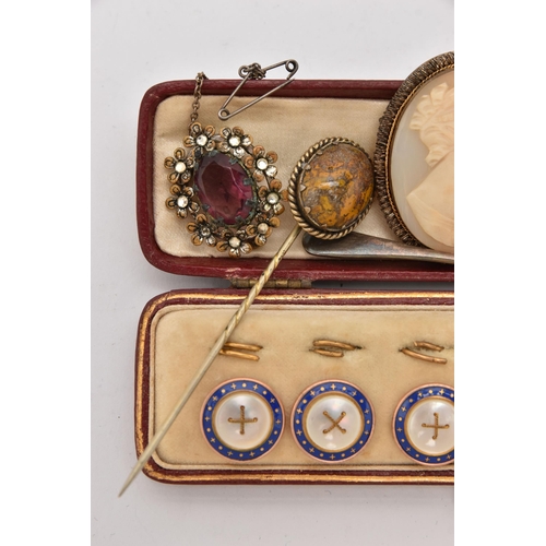 513 - ASSORTED ITEMS, to include a cased set of six yellow metal blue enamel and mother of pearl dress stu... 