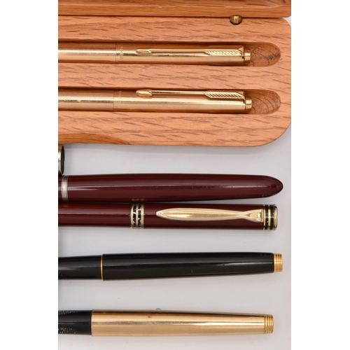 525 - ASSORTED 'PARKER' PENS, to include two fountain pens both with nibs stamped 14k, a burgundy cased fo... 