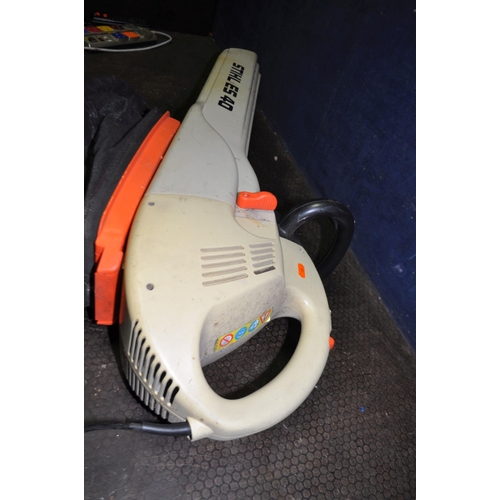 64 - A STIHL ES40 ELECTRIC GARDEN BLOWER/VAC with spare collection bag (PAT pass and working)