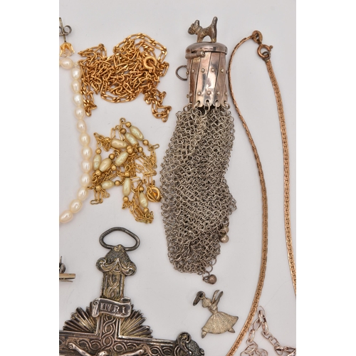 493 - AN ASSORTMENT OF JEWELLERY, to include a large silver pendant, hallmarked London, approximate gross ... 