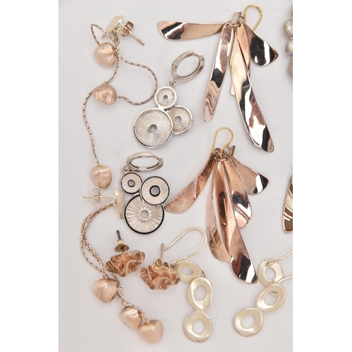 502 - AN ASSORTMENT OF WHITE METAL EARRINGS AND A BRACELET, to include a pair of white metal drop earrings... 