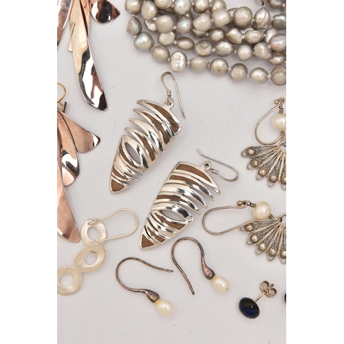 502 - AN ASSORTMENT OF WHITE METAL EARRINGS AND A BRACELET, to include a pair of white metal drop earrings... 