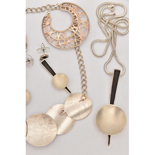 503 - AN ASSORTMENT OF WHITE METAL JEWELLERY, to include a white metal abstract design necklace and earrin... 