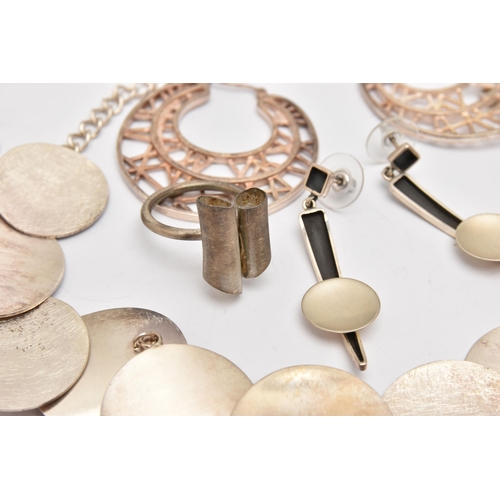 503 - AN ASSORTMENT OF WHITE METAL JEWELLERY, to include a white metal abstract design necklace and earrin... 