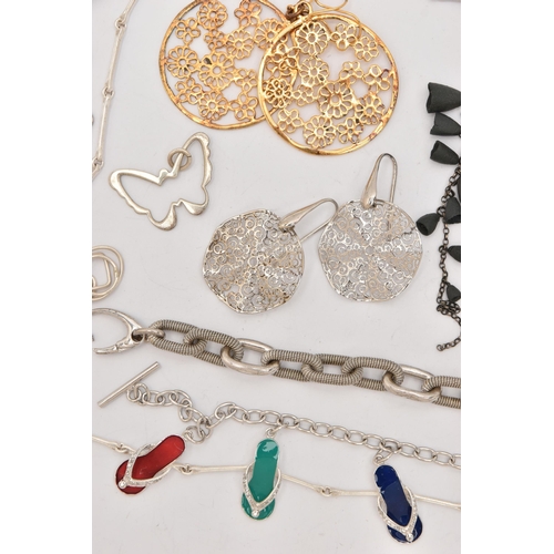 507 - AN ASSORTMENT OF WHITE METAL JEWELLERY, to include a charm bracelet, two necklaces, three pairs of e... 