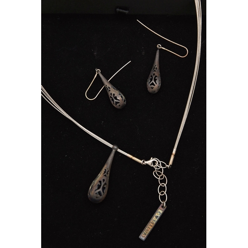 514 - AN ASSORTMENT OF SILVER AND WHITE METAL JEWELLERY, to include a silver and gold plated abstract neck... 