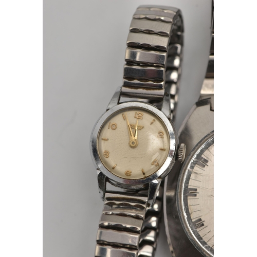 516 - THREE WRISTWATCHES, to include a gents 'Longines, Ultronic' stainless steel wristwatch, round silver... 