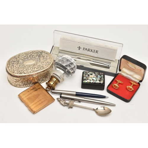 530 - A BOX OF ASSORTED ITEMS, to include two 'Parker' ball point pens, a white metal trinket box, a small... 