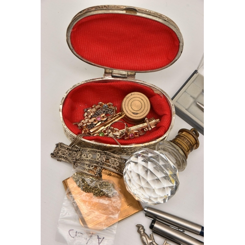 530 - A BOX OF ASSORTED ITEMS, to include two 'Parker' ball point pens, a white metal trinket box, a small... 