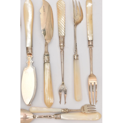 557 - AN ASSORTMENT OF 19TH AND 20TH CENTURY SILVER AND MOTHER OF PEARL CUTLERY PIECES, to include three b... 