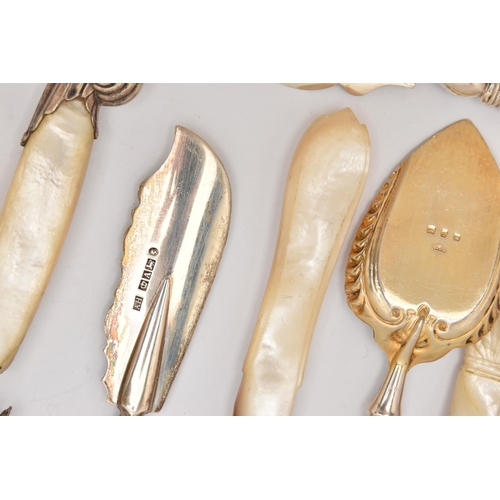 557 - AN ASSORTMENT OF 19TH AND 20TH CENTURY SILVER AND MOTHER OF PEARL CUTLERY PIECES, to include three b... 