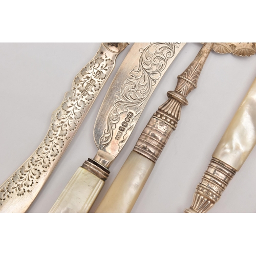 557 - AN ASSORTMENT OF 19TH AND 20TH CENTURY SILVER AND MOTHER OF PEARL CUTLERY PIECES, to include three b... 