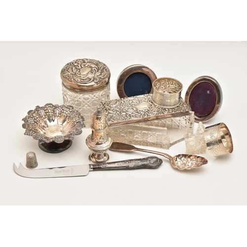 569 - AN ASSORTMENT OF SILVERWARE AND ITEMS, to include two napkin rings, a bonbon dish, a pepperette, a s... 