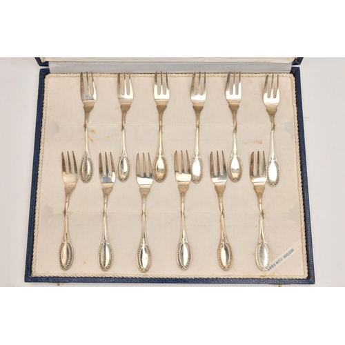 572 - A CASE OF WHITE METAL DESSERT FORKS, twelve dessert forks, stamped 800, approximate gross weight 188... 