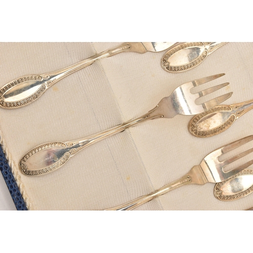 572 - A CASE OF WHITE METAL DESSERT FORKS, twelve dessert forks, stamped 800, approximate gross weight 188... 