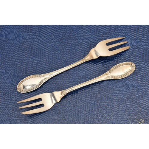 572 - A CASE OF WHITE METAL DESSERT FORKS, twelve dessert forks, stamped 800, approximate gross weight 188... 