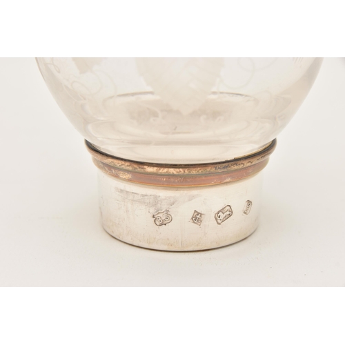 575 - AN ELIZABETH II SILVER AND GLASS CANDLESTICK, hallmarked 'Barrowclift Silvercraft' Birmingham 1981, ... 