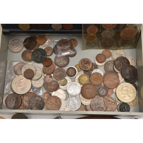 605 - A PLASTIC BOX CONTAINING MIXED COINAGE, to include a white metal approximate 94 gram part of the Ame... 