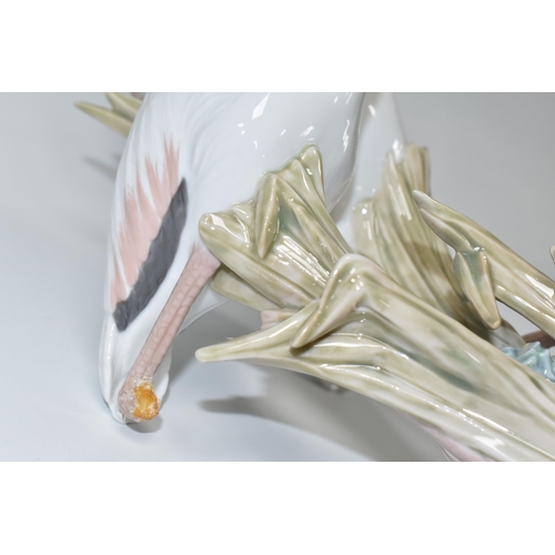 784 - A LLADRO FLAMINGOS FIGURE GROUP, model no 6641, sculptor Marco Antonio Nogueron, issued 1999-2002, h... 