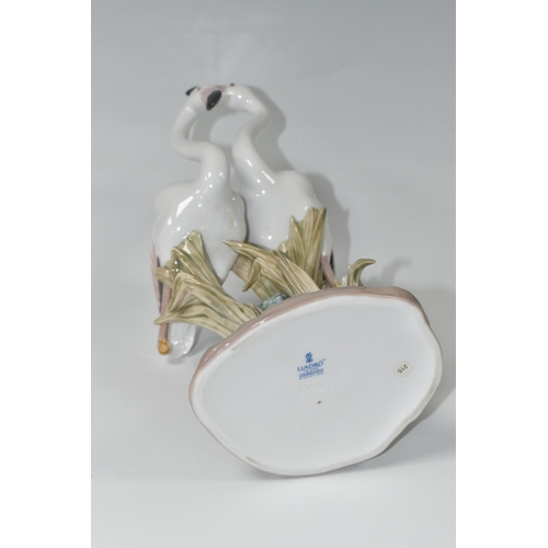 784 - A LLADRO FLAMINGOS FIGURE GROUP, model no 6641, sculptor Marco Antonio Nogueron, issued 1999-2002, h... 