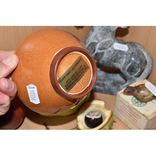 808 - A GROUP OF STUDIO POTTERY ITEMS to include three Penkridge Ceramics items comprising an apple, a pea... 