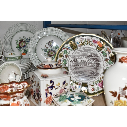 997 - A LARGE COLLECTION OF MASON'S IRONSTONE DINNER WARE, comprising 'Paysley Patt' two small serving dis... 