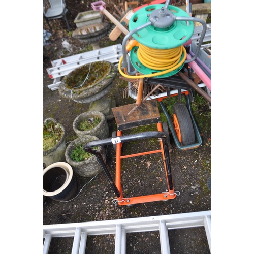 27 - A BUILDERS WHEELBARROW GARDEN TOOLS AND STEP LADDERS (20+)