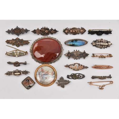 514 - AN ASSORTMENT OF BROOCHES, to include six silver sweetheart brooches, four silver name brooches, all... 