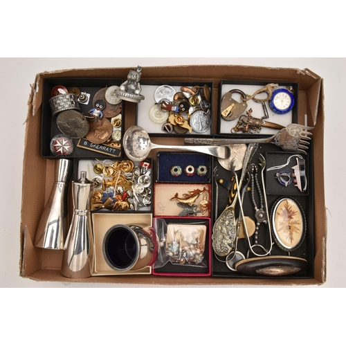 584 - A BOX OF ASSORTED ITEMS, to include a selection of pins and brooches, an enamel and ladies pocket wa... 