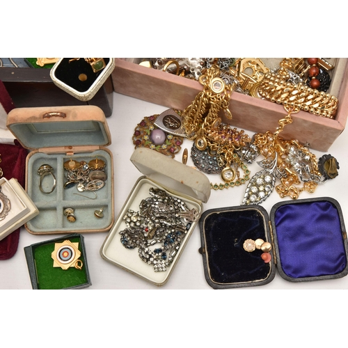 587 - AN ASSORTMENT OF ITEMS, to include a wooden box with mother of pearl detailing, encasing a selection... 