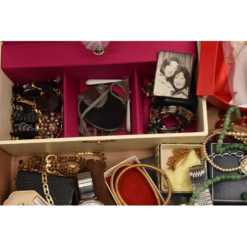 588 - A BOX OF ASSORTED ITEMS, to include costume jewellery, a carnelian bead necklace, a 'Royal Crown Der... 