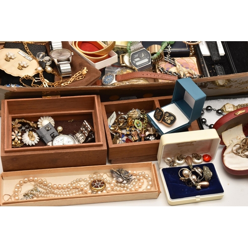 588 - A BOX OF ASSORTED ITEMS, to include costume jewellery, a carnelian bead necklace, a 'Royal Crown Der... 