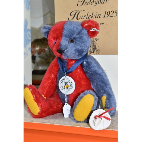 877 - THREE BOXED STEIFF CLUB EDITION TEDDY BEARS, comprising 2000 'Teddy Bear Harlequin 1925' no 420214, ... 