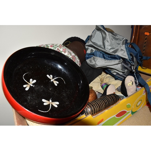 910 - THREE BOXES AND LOOSE METALWARE AND SUNDRIES, to include copper kettles, brass kettles, vintage kitc... 