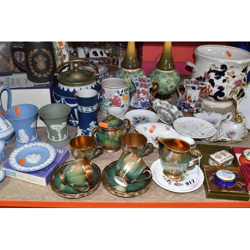 917 - A GROUP OF CERAMICS, a Carlton Ware 'Vert Royale' part coffee set comprising milk jug (chipped base)... 