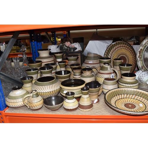 918 - A LARGE COLLECTION OF WEST GERMAN DUMLER BREIDEN EARTHERNWARE, mid 20th century 'Terra series', a st... 