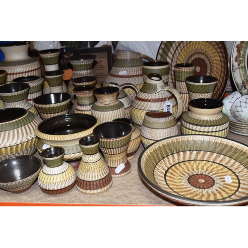 918 - A LARGE COLLECTION OF WEST GERMAN DUMLER BREIDEN EARTHERNWARE, mid 20th century 'Terra series', a st... 