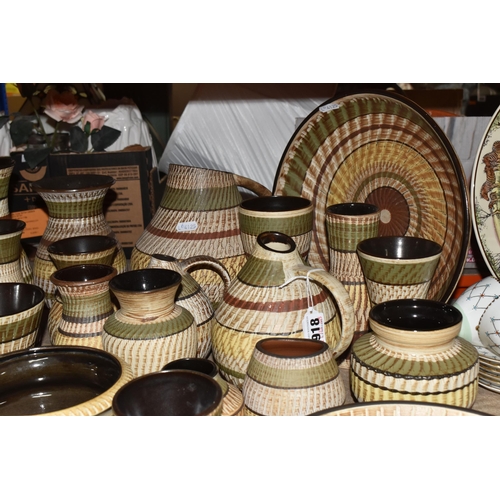 918 - A LARGE COLLECTION OF WEST GERMAN DUMLER BREIDEN EARTHERNWARE, mid 20th century 'Terra series', a st... 